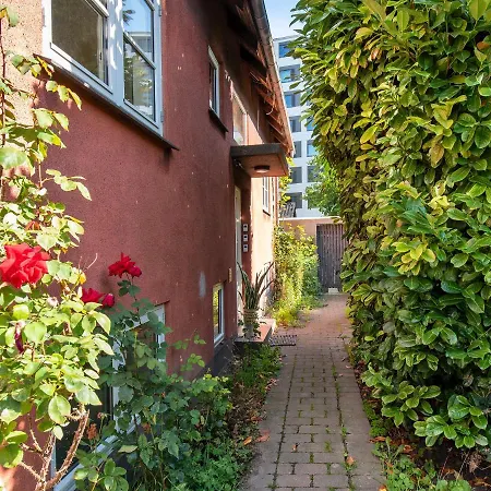 Sanders Charm - Cozy One-bedroom With Shared Garden Apartment *
