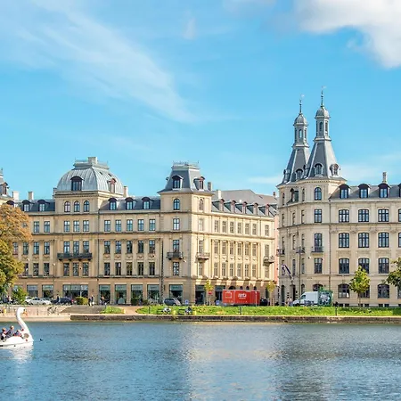 Apartment Charm 3 - Cozy 1-bdr With Shared Garden