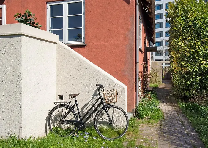 Charm 3 - Cozy 1-bdr With Shared Garden Apartment *